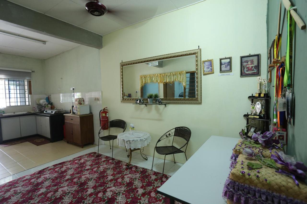 Singgahan Keluarga Jitu จิตรา ภายนอก รูปภาพ
